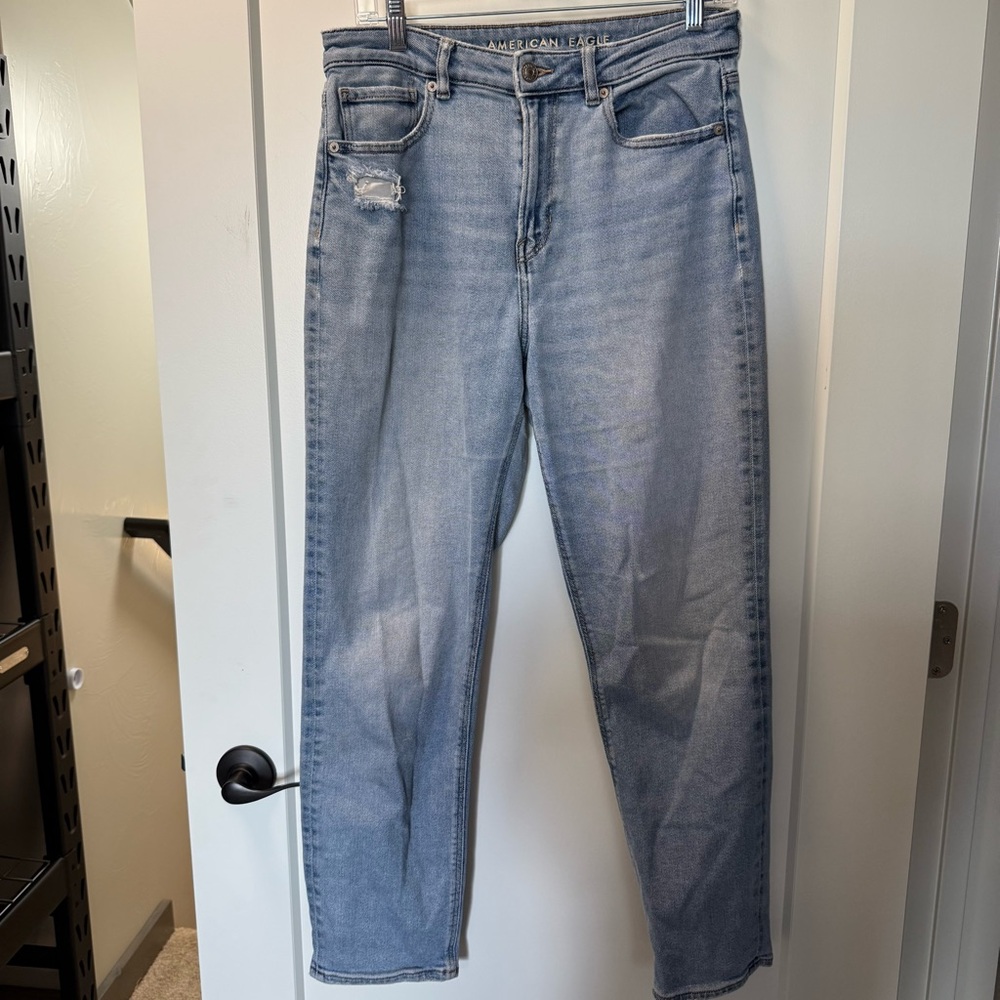 American Eagle Stretch Mom Jean Light Wash Distressed High Waist 8Long